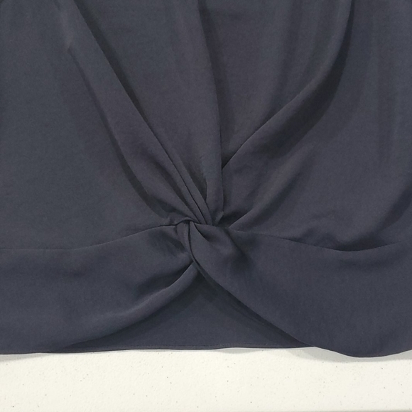 🆕️Express blouse - Picture 4 of 8